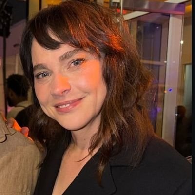 dinozzodavids's profile picture. tiva sun, mohabbot moon and macksey rising ♡ romance reader | 🕯🍂🌹