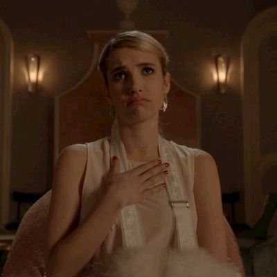 LizLL77's profile picture. 💙🐩