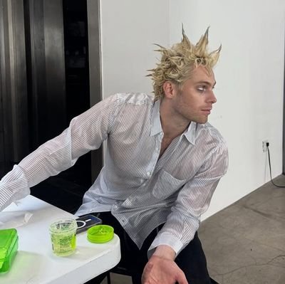 itsdarian_'s profile picture. ★ EVERYONE’S A STAR! ★                                                                              20.