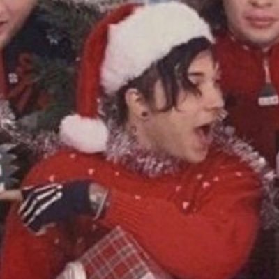 Finchlikesweed's profile picture. i exist | I ❤️ @V4MP1R3_MONEY | #findkittygallagher