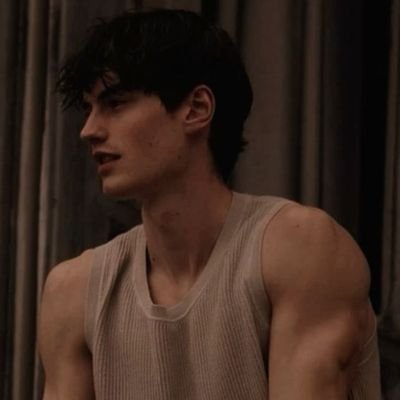 TweetLarka___'s profile picture. writer. मेरी किसी भी बात का बुरा न मानिएगा,
                             डिप्रेशन में हूँ साहब कुछ भी बोल सकता हूँ