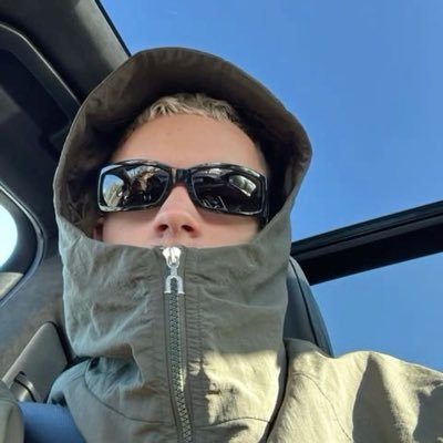 florinwrtz's profile picture. Everyday is a blessing | @lfc #OnePride