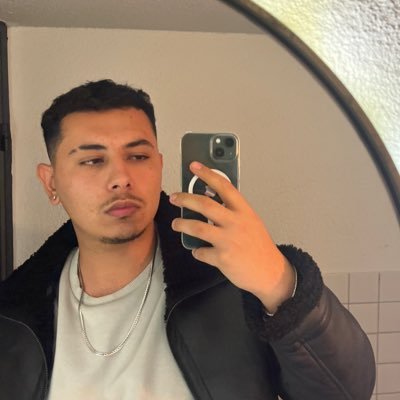 talhayigittkr's profile picture. Besiktas. Kafamın içinde birisi yaşıyor, sürekli şakalar yapıp güldürüyo.