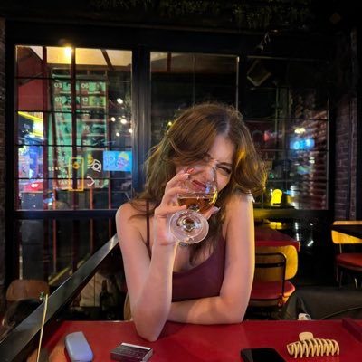 sinirdenaglicam's profile picture. kalbindeki boslukla bas etme seklin hayatimi sikti/vlogger/muzisyen/ittapar/walter white/kedi annesi