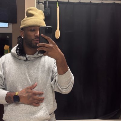 himkiddw's profile picture. ig: _kingwoodd.. young black man trying to make it !