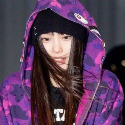 attentionakgae's profile picture. newjeans don’t be blue