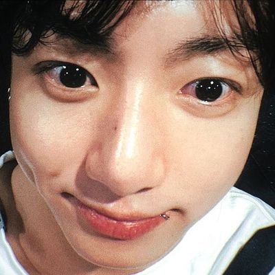 Athallarts's profile picture. Straight from the tortured poets department🤍