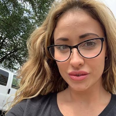 leeangela011's profile picture. 