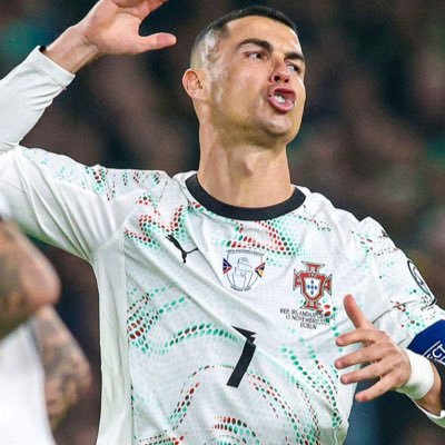 DanielGodsfavo3's profile picture. Digital code