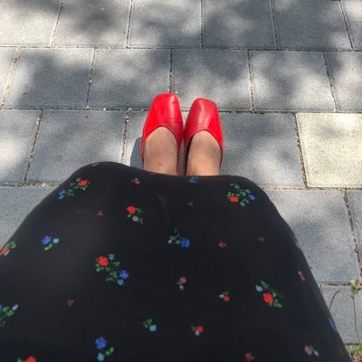 sseoulmemo's profile picture. 어떤 문장, 화면, 순간이 나를 닮아 있을 때 글을 씁니다. SNS의 수많은 이야기 속에서도 제 글만은 제 고유의 목소리로 남기를 바랍니다. 더 멀리, 더 많은 사람에게 닿기를 소망합니다.