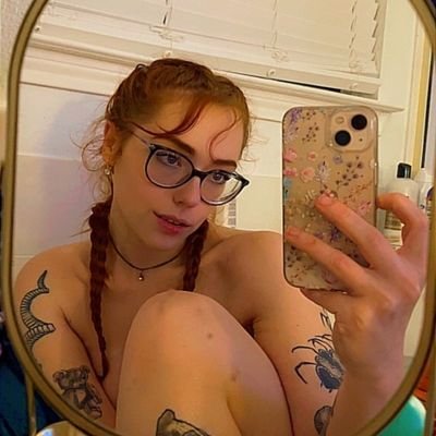 AshleyJ98077's profile picture. Y'all should follow me and DM ♥️