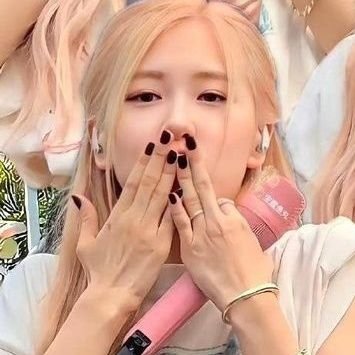 LittleParkRomi's profile picture. Blink 🖤🩷
Blackpink my first love 🥹🤍
Fingiendo demencia igual que las Englot 🫵🏻😌
Don't judge, I just exist and that's it.