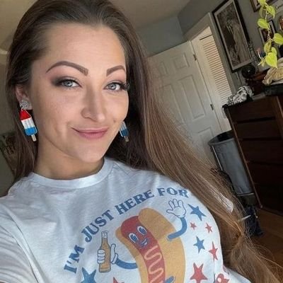 Avalopez237551's profile picture. Sincere and honest person, I hate lies.
Feel free to chat with me, a student with a good heart.