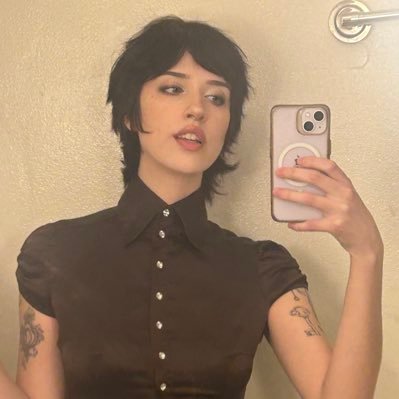 gaythotgirlson's profile picture. 5’10, evil, psychically gifted