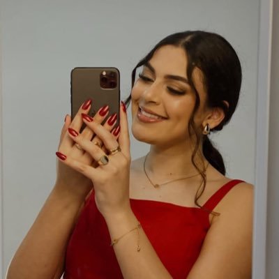 liviagabi0's profile picture. a única jornada impossível é aquela que você não inicia.🩷💙