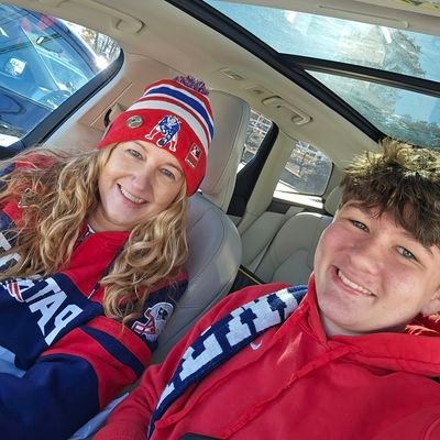 kellybeesknees's profile picture. ✌❤ Stoolie 🍻 Masshole