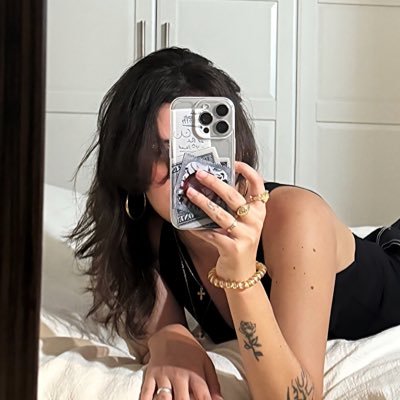 LAILUMINARI's profile picture. desquiciada es una palabra, yo soy el significado