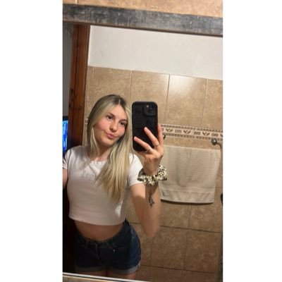 Luz18912021's profile picture. 💛🖤