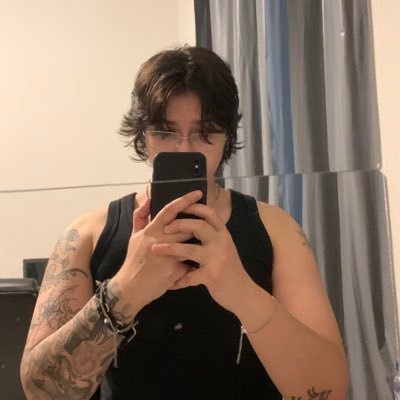 LeoDalaz's profile picture. 23 anos sendo um dos designers gráfico e um dos guitarristas de Criciúma SC. Insomnia.