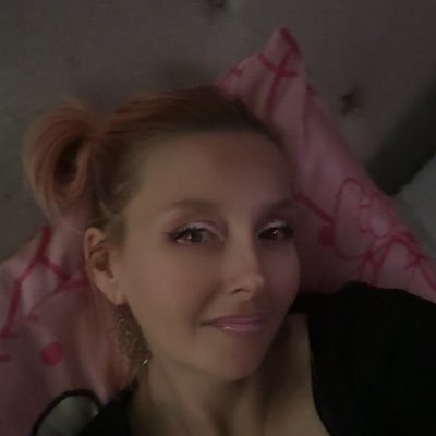 samIam1985215's profile picture. 