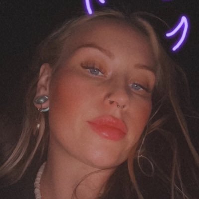 bbbby_j223's profile picture. Hi babe 💋🔥 I keep everything private for subscribers—it’s super easy to sub👀