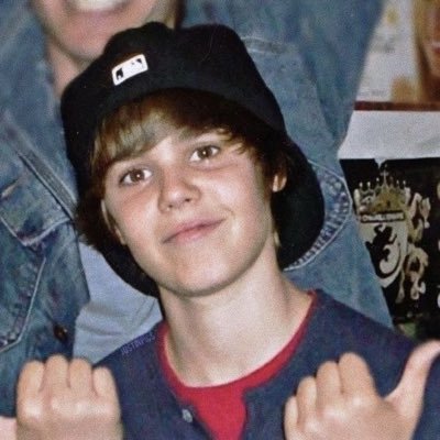 folkbizzlee's profile picture. if you never bleed you're never gonna grow