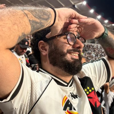 victorhugoroch's profile picture. Carioca e vascaíno. Engenheiro de software por aí.