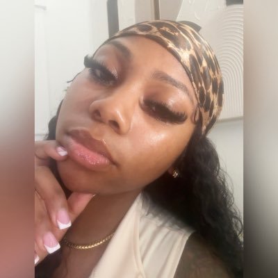 therealprettiv's profile picture. 