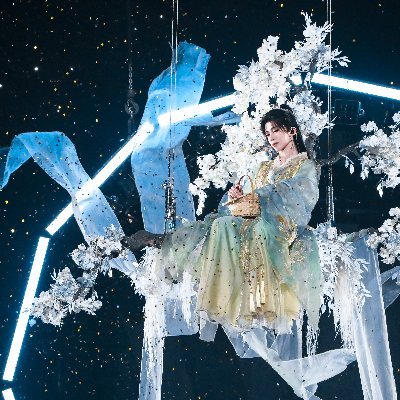 ador_in's profile picture. 《似梦》