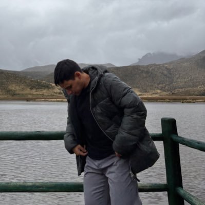 jmois0's profile picture. del mar y del fuego / juego a ser arquitecto 👷‍♂️