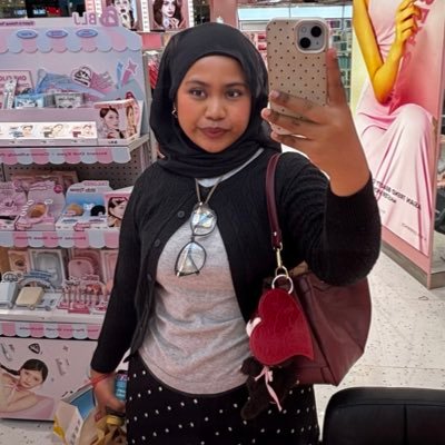 sillyjunkz's profile picture. a total loser