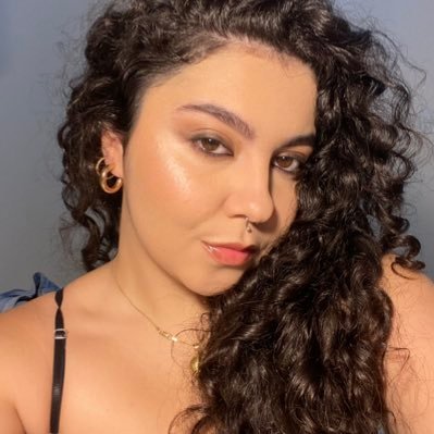 porramoa's profile picture. written & directed by Taylor Swift