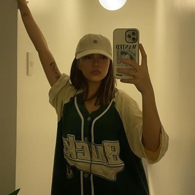 KimYowwww's profile picture. MikBrent or no one 💜💜💜💜