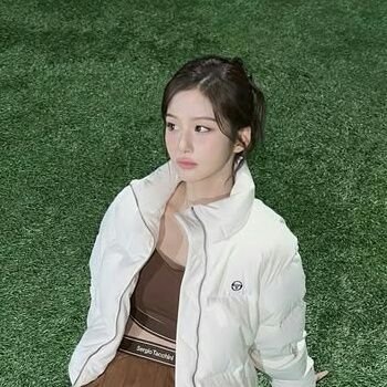 apxort's profile picture. ✧ㅤ𝗜𝗿𝗿𝗲𝗮𝗹𝗲ㅤ:ㅤ2OO4ㅤ━━ㅤoodles of fascination enkindle with desirous talent whose culminates in her gorgeous voice and dance on stage, 지니.  🎀