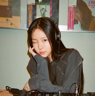 glinttrous's profile picture. shine brightly, so the darkness never exists