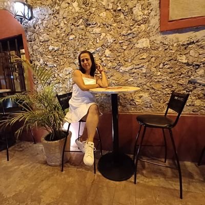 lore20826340's profile picture. Vive como si fueras a morir mañana, aprende como si fueras a vivir siempre ❤️