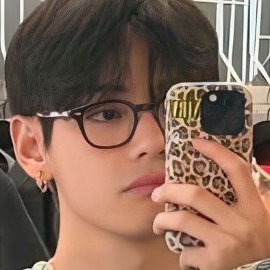 emuotoriminha's profile picture. My safe place @bts_twt