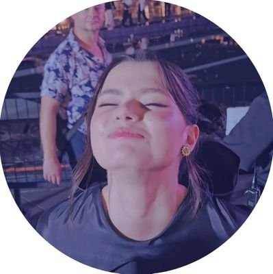 biafreenbecky's profile picture. Chorando por GLs e Novels