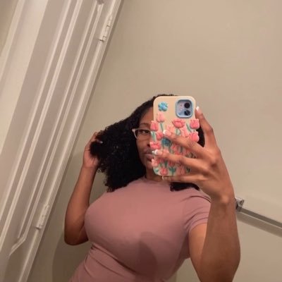 micaevelii's profile picture. 