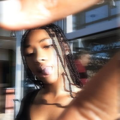 QueeMarii's profile picture. lock in with me I don't bite