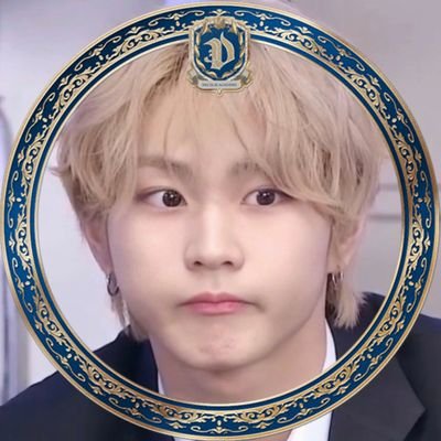 yang_catcat's profile picture. 절대적인 힘 그 힘을 원해 달렸다. 비록 태양이 눈을 멀게 할지언정 약속된 그곳에 닿기 위해 우리의 미래를 완성하기 위해 무엇보다 너를 지키기 위해. 너는 나를 믿어 나에게 힘을 주었고 네가 나를 문 순간, 너는 내 안에 깃들었다.