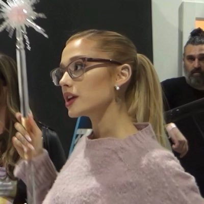 zendayurrr's profile picture. u hate tom holland and expect me to retweet ur missing sister?