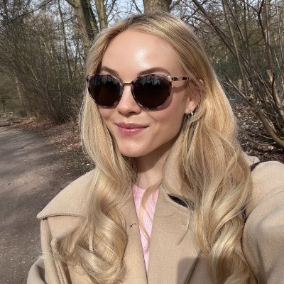 VesperaTide's profile picture. 🍁Design is more than just aesthetics; it's about fulfilling emotions and needs. Designers use their hearts to convey the beauty in life. 🏞