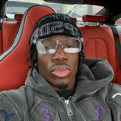 _ayeeizzy's profile picture. 