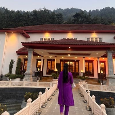 wani_seerat's profile picture. Doctor 👩🏻‍⚕️ / Awfully blunt