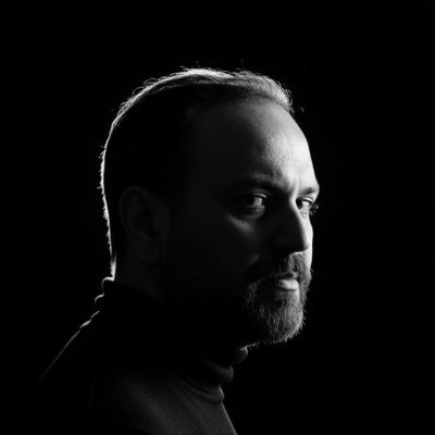 ugurdemircan_tw's profile picture. 📝Yük Edebiyat (2021-...) 
📕Kilim (Plüton Yayın 2023) 
📗Örtü (İthaki Yayınları 2023) 
📘Makas (Mahal Edebiyat Yay. 2024)