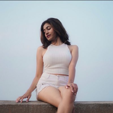 kshia_aa's profile picture. Singer | Songwriter 🌻 I try not to be late but i just can't find my phone💁🏻 Bangalore, India📍Fan of @suriya_offl❤️