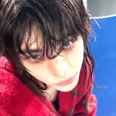 bombpunk's profile picture. ꩜ — if red lights & escape have no fans then i am dead