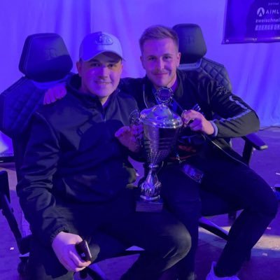 Leadr47's profile picture. 26 • 🇩🇪 • R6 Head Coach & Team-Leader of @SissiStatePunks • @FCBayern 4 Life 🔴⚪️ • @SpYRoR6S 💪🏼 • @afladung0 🦁 • @BadVassyyy 🐐