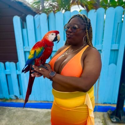 beechelsee's profile picture. 🖤🌻✨| ♓️ | 32💫 | #TeamNOKIDS